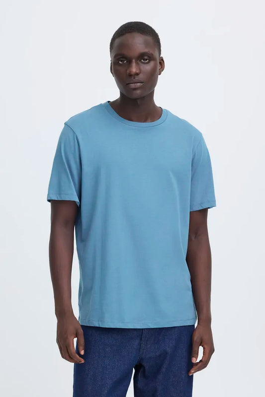Blend Hemmet T-shirt Copen Blue mens Casual T-shirt by Blend. Colour: Chalk Pink Material: 100% Cotton Style Code: 20720252 Colour Code: 131904