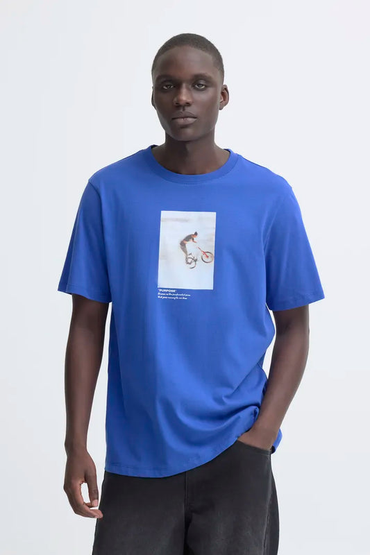 Blend Kole Photoprint T-shirt Dazzling Blue Person wearing a blue t-shirt with a graphic design on a white background