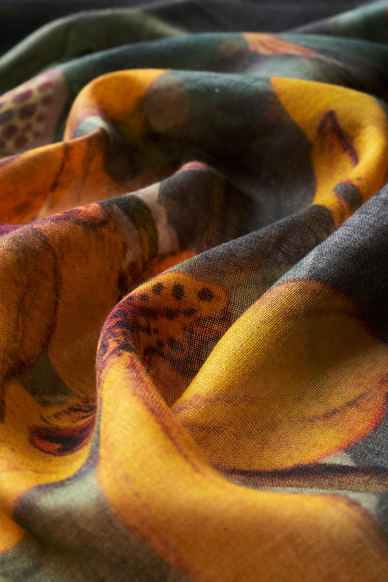 Powder Wool Wrap Botany Bliss in Charcoal Scarf