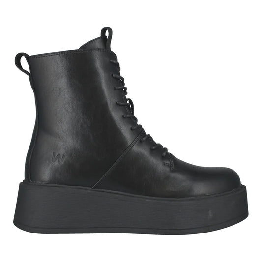 Joseif Seibel Black leather boot with a thick sole on a white background