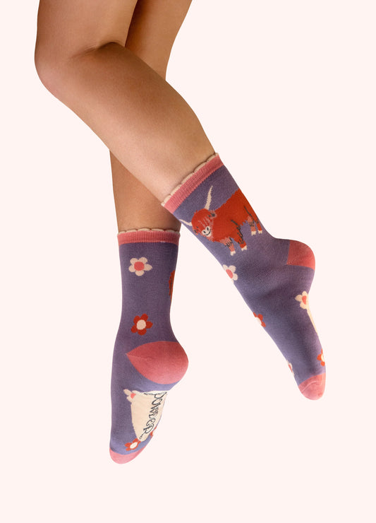 Powder Highland Cow Ankle Socks Purple