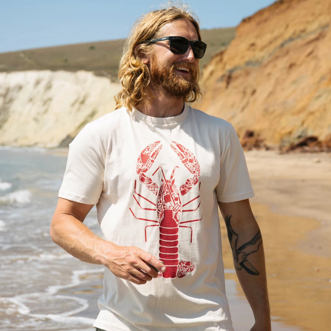 Rapanui Red Lobster T-shirt Oat. Mens Classic T-shirt Made in a renewable energy powered factory audited for a wide range of social and sustainability criteria Not tested on animals that's Wash cool, hang dry Colour: Oat Material: Certified Organic Cotton t-shirt, 155g/m2 