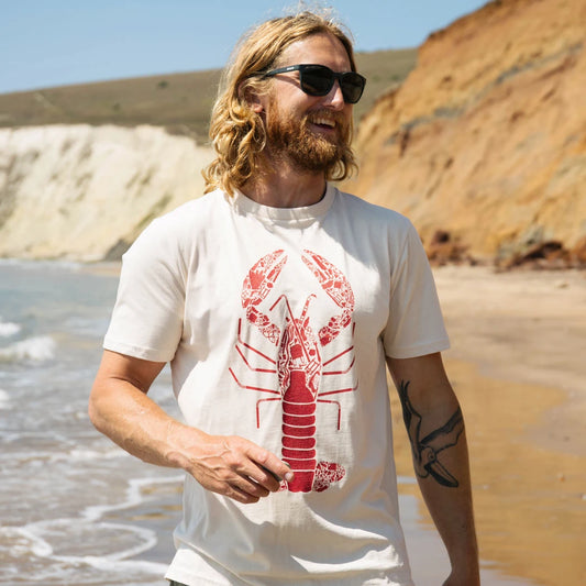Rapanui Red Lobster T-shirt Oat. Mens Classic T-shirt Made in a renewable energy powered factory audited for a wide range of social and sustainability criteria Not tested on animals that's Wash cool, hang dry Colour: Oat Material: Certified Organic Cotton t-shirt, 155g/m2 
