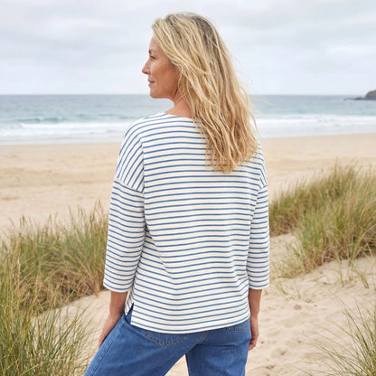 Rapanui Striped Boat Neck Top Solent Stripes. Womens Boat neck striped top Made in a renewable energy powered factory audited for a wide range of social and sustainability criteria Not tested on animals Wash cool, hang dry Colour: Solent Stripes Material: Certified Organic Cotton Stripe T-shirt, 230g/m2 