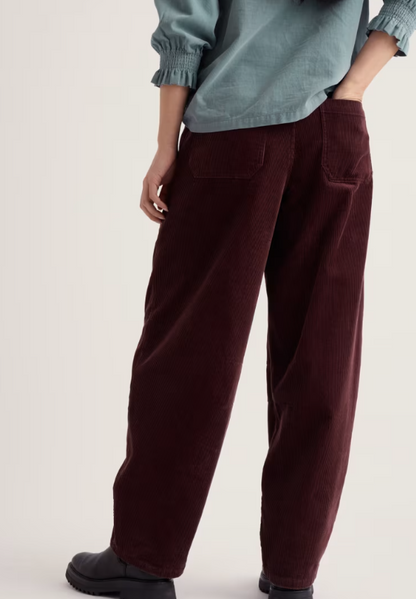 Seasalt Avens Cord Barrel Leg Trouser Seedbed. Womens Barrel leg that are High rise with Mock horn button amd Zip and fly fastening. Patch pockets and Machine Wash 30C Material: 100% Organic Cotton
