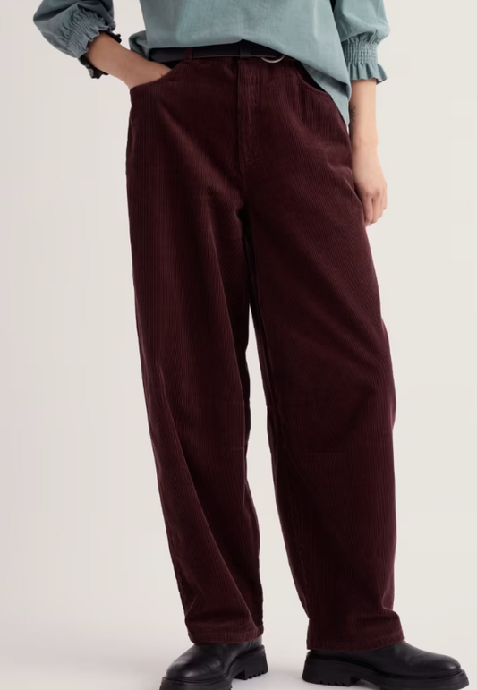 Seasalt Avens Cord Barrel Leg Trouser Seedbed. Womens Barrel leg that are High rise with Mock horn button amd Zip and fly fastening. Patch pockets and Machine Wash 30C Material: 100% Organic Cotton