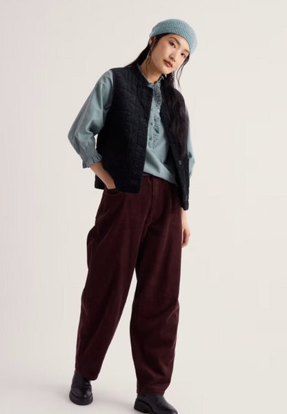 Seasalt Avens Cord Barrel Leg Trouser Seedbed. Womens Barrel leg that are High rise with Mock horn button amd Zip and fly fastening. Patch pockets and Machine Wash 30C Material: 100% Organic Cotton