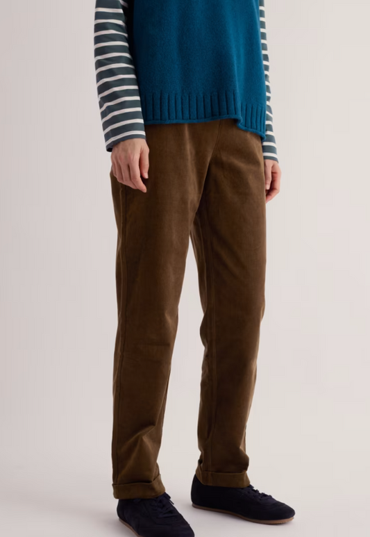 Seasalt Crackington Tapered Trousers Porcini. Womens Tapered leg trousers with Elasticated back waist that Sit just below the natural waist and Button fastening with Side pockets that's Garment-dyed. Machine Wash 30C Material: 99% Organic Cotton & 1% Elastane