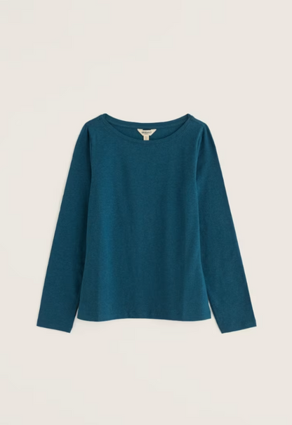 Seasalt Easel Long Sleeve Top Raincloud. Womens Fitted style with Boat style neck that's Machine Wash 30C. Material: 96% Organic Cotton & 4% Elastane