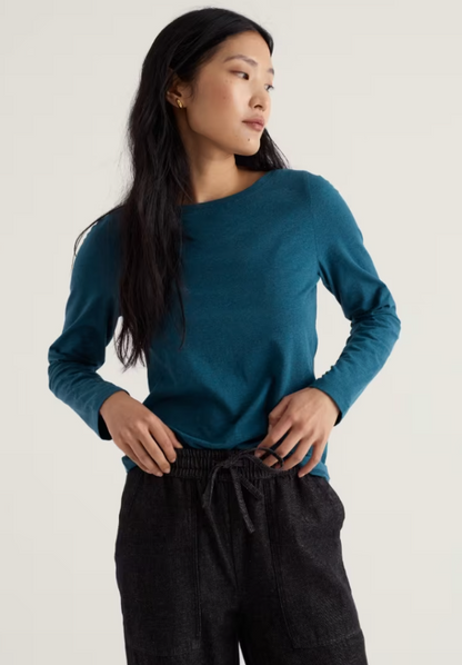 Seasalt Easel Long Sleeve Top Raincloud. Womens Fitted style with Boat style neck that's Machine Wash 30C. Material: 96% Organic Cotton & 4% Elastane