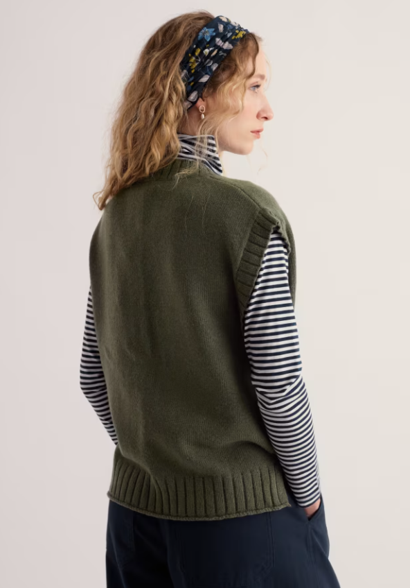 Seasalt Fistral Knitted Vest Nori. Womens Oversized fit with V neck and Ribbed neckline that's Hand Wash In Cold Water. Material: 45% Recycled Nylon 30% Organic Cotton & 25% Merino Wool 