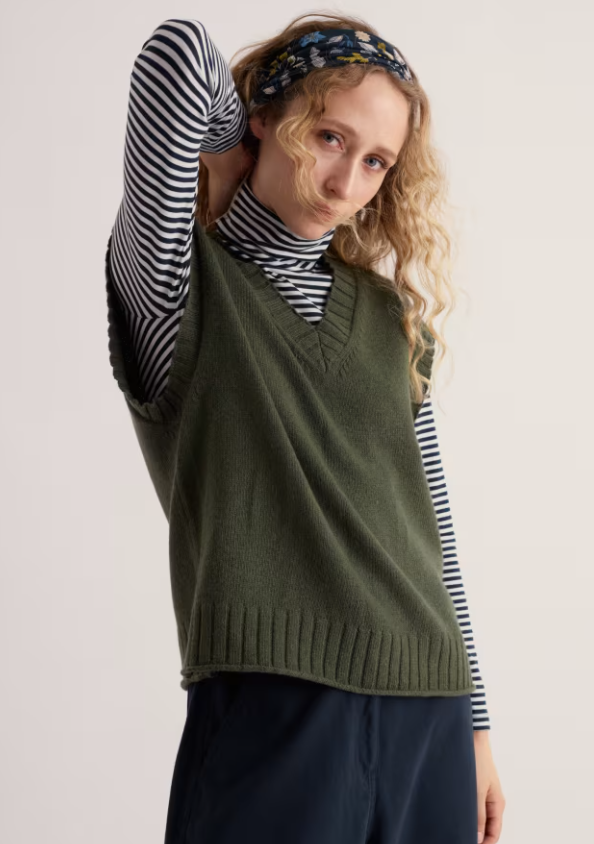 Seasalt Fistral Knitted Vest Nori. Womens Oversized fit with V neck and Ribbed neckline that's Hand Wash In Cold Water. Material: 45% Recycled Nylon 30% Organic Cotton & 25% Merino Wool 