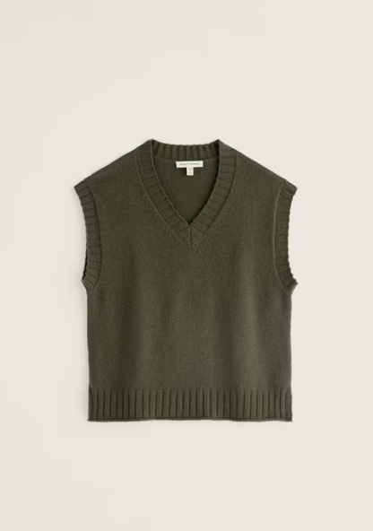 Seasalt Fistral Knitted Vest Nori. Womens Oversized fit with V neck and Ribbed neckline that's Hand Wash In Cold Water. Material: 45% Recycled Nylon 30% Organic Cotton & 25% Merino Wool 