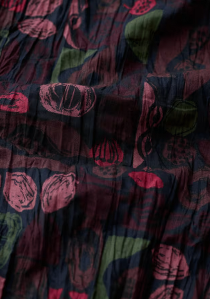 Seasalt Larissa Shirt Sculpted Shapes Dried Rose Womens shirt Semi-fitted with a Collared and Roll back cuffs with Button fastening and 100% Organic Cotton
