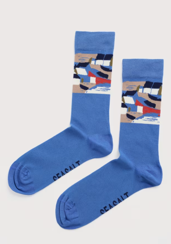 Seasalt Men's Arty Socks Artists Cove Tide Material: 71% Bamboo (Derived Viscose), 28% Recycled Polyamide & 1% Elastane Blue socks with geometric pattern on a light gray background
