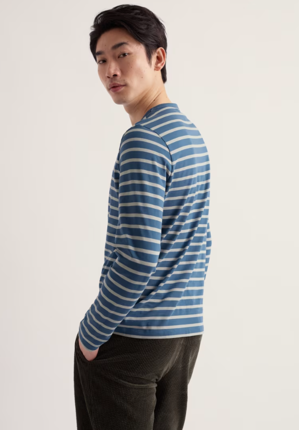 Seasalt Men's Crew Neck Sailor Shirt Breton Elm. Long sleeved tee that's easy fit with Crew neck and Machine Wash 30C Material: 100% Organic Cotton Classic maritime style meets everyday comfort in this Seasalt men's crew neck sailor shirt