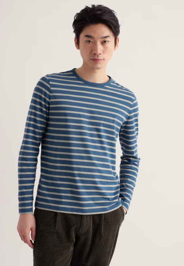 Seasalt Men's Crew Neck Sailor Shirt Breton Elm. Long sleeved tee that's easy fit with Crew neck and Machine Wash 30C Material: 100% Organic Cotton Classic maritime style meets everyday comfort in this Seasalt men's crew neck sailor shirt