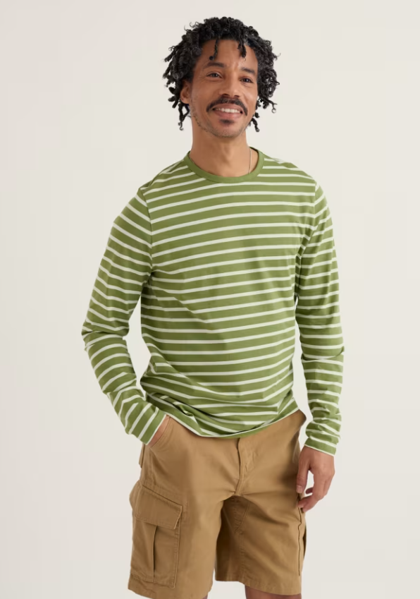 Seasalt Men's Crew Neck Sailor Shirt Breton Grasshopper Material: 100% Organic Cotton Classic maritime style meets everyday comfort in this Seasalt men's crew neck sailor shirt. Featuring timeless green and white Breton stripes, this long-sleeved tee captures the essence of nautical heritage with a modern, wearable edge. Perfect for layering or wearing solo, the relaxed fit and quality construction make it a versatile wardrobe staple. Ideal for coastal escapes, casual weekends