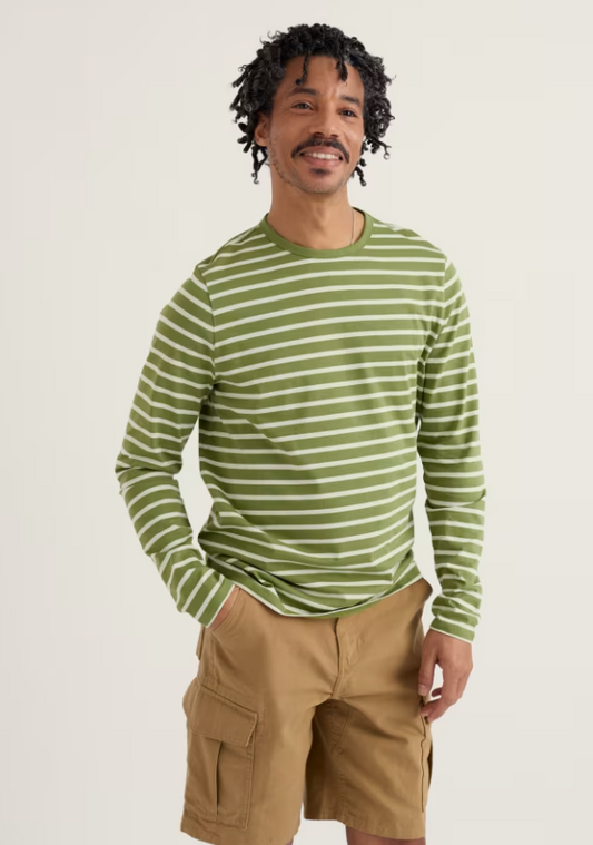 Seasalt Men's Crew Neck Sailor Shirt Breton Grasshopper Material: 100% Organic Cotton Classic maritime style meets everyday comfort in this Seasalt men's crew neck sailor shirt. Featuring timeless green and white Breton stripes, this long-sleeved tee captures the essence of nautical heritage with a modern, wearable edge. Perfect for layering or wearing solo, the relaxed fit and quality construction make it a versatile wardrobe staple. Ideal for coastal escapes, casual weekends