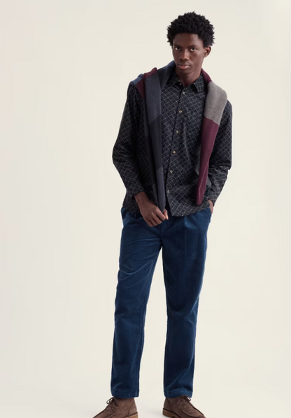 Seasalt Men's Yeoman Relaxed Tapered Cord Trousers Sea Cave. Men's Relaxed fit with Tapered leg and Zip and button fastening including Side & Back pocket Machine Wash 30C. Material: 100% Organic Cotton