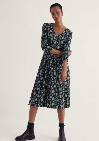 Seasalt Pier View Three Quarter Sleeve Dress Lino Seedpods Maritime . Womens with Fit and flare shape with V neck that's Machine Wash 30C Material: 96% Cotton (organic) & 4% Elastane