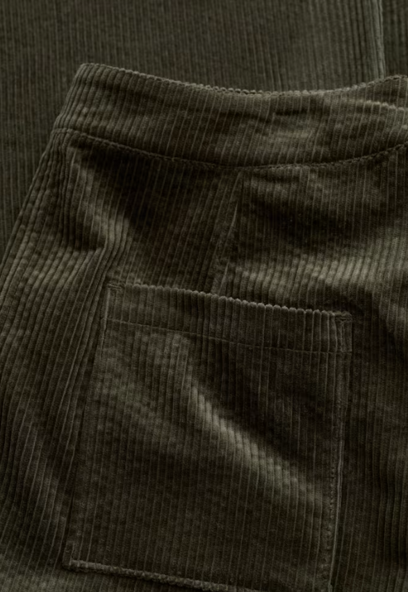 Seasalt Window Wren Cord Midi Skirt Nori. Womens skirt in A-line style Sit on the natural waist with Front and back pockets that's Machine Wash 30C. Material: 100% Organic Cotton 