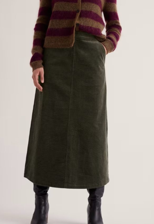 Seasalt Window Wren Cord Midi Skirt Nori. Womens skirt in A-line style Sit on the natural waist with Front and back pockets that's Machine Wash 30C. Material: 100% Organic Cotton 