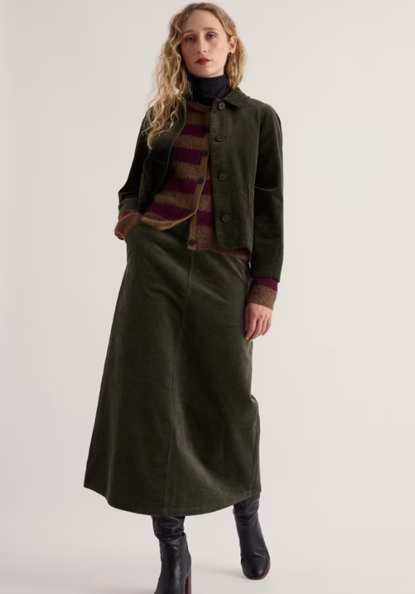 Seasalt Window Wren Cord Midi Skirt Nori. Womens skirt in A-line style Sit on the natural waist with Front and back pockets that's Machine Wash 30C. Material: 100% Organic Cotton 
