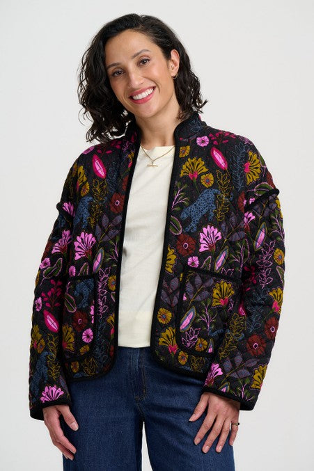 Sugarhill Brighton Elowen Quilted Jacket Black Jungle. Womens Open front without fastenings with High Neck and Long straight sleeve that's Relaxed fit and Machine washable (delicate). Material: 100% Lenzing Ecovero
