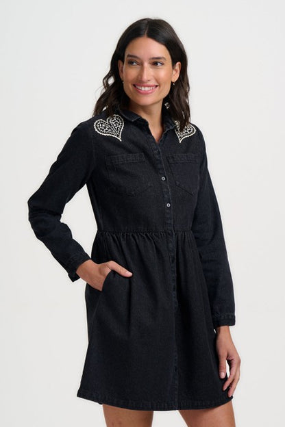 Sugarhill Brighton Jamelia Mini Smock Dress Washed Black Heart Paisley. Womens Embroidered heart detail at the shoulders with Button-down front and Twin chest pockets including Long sleeves including Side pockets. Machine Washable (Delicate) Material: 100% Cotton