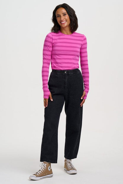 Sugarhill Brighton Mila Denim Barrel Leg Trousers Washed Black Rose Embroidery
 Womens trouser with Elasticated waist with button and zip detail a Barrel leg silhouette with Embroidered and Cropped ankle length that's Machine washable (delicate) Material: 100% Cotton