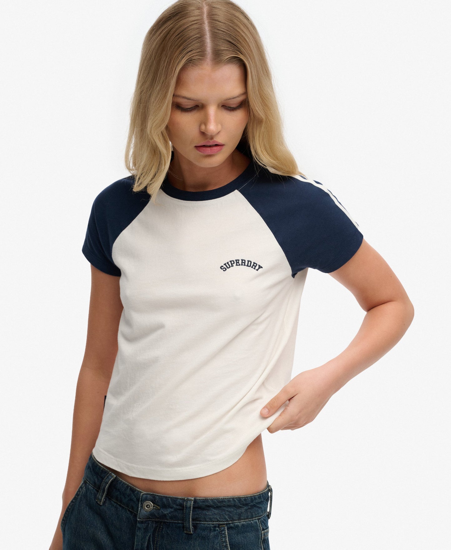 Superdry Essential Logo Retro T-Shirt Desert Bone Off White/Richest Navy