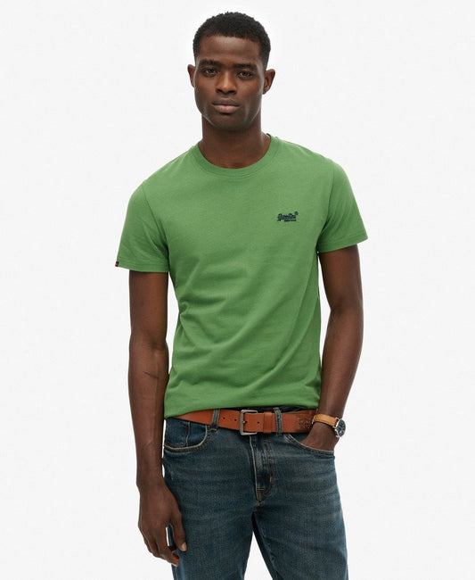 Superdry Essential Logo T-Shirt Artichoke Green mens Buy 3 Essential Logo T-Shirts For £50 a Sim fit – designed to fit closer to the body for a more tailored look that's Ribbed crew neckline with Short sleeves and Embroidered logo Colour: Artichoke Green Material: 100% Organic Cotton Style Code: M1011245A Colour Code: 1AV Man wearing a green t-shirt and blue jeans on a white background