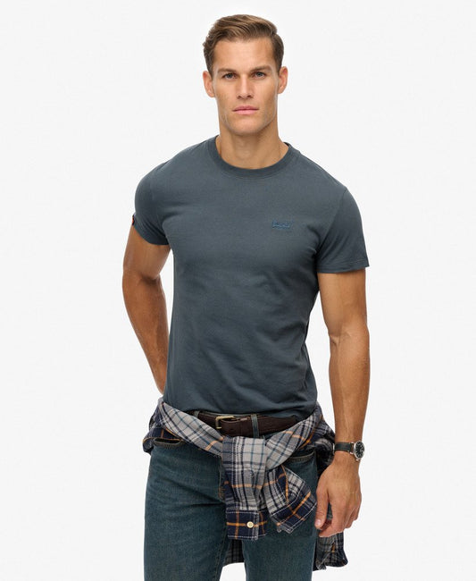 Superdry Essential Logo T-Shirt Stormy Weather Blue mens Buy 3 Essential Logo T-Shirts For £50 a Sim fit – designed to fit closer to the body for a more tailored look that's Ribbed crew neckline with Short sleeves and Embroidered logo Colour: Stormy Weather Blue Material: 100% Organic Cotton Style Code: M1011245A Man wearing a gray t-shirt and plaid shirt over jeans on a white background