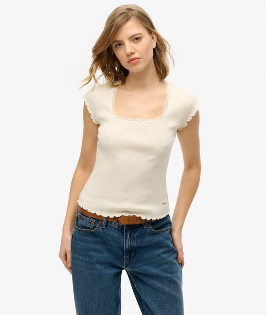 Superdry Essential Square Neck Short Sleeve T-Shirt Off White women's Slim fit – designed to fit closer to the body for a more tailored look with Square neckline with a lace trim, frilled armholes, and hemline that's Ribbed material and an embroidered signature text on the hem Colour: Off White Material: 100% Organic Cotton