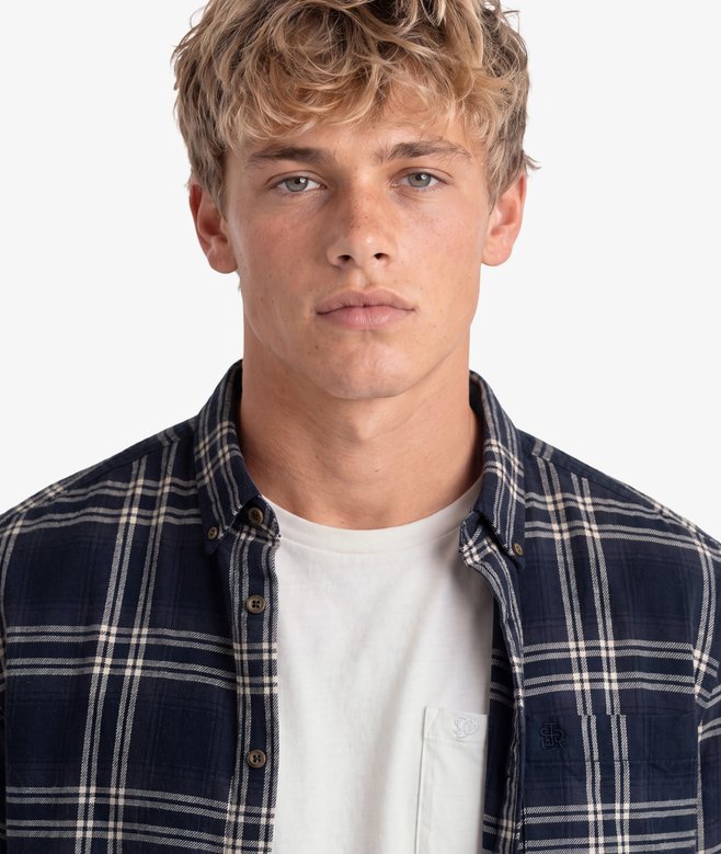 Superdry Long Sleeve Cotton Lumberjack Shirt Navy Window Check. Mens casual shirt in Relaxed fit with Single collar with button fastening and a single chest pocket that's Lightly brushed material Material: 100% Organic Cotton