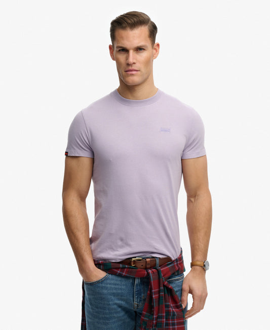 Superdry Essential Logo T-Shirt Wisteria Purple mens Buy 3 Essential Logo T-Shirts For £50 a Sim fit – designed to fit closer to the body for a more tailored look that's Ribbed crew neckline with Short sleeves and Embroidered logo Colour: Wisteria Purple Man wearing a light purple t-shirt and plaid pants on a white background