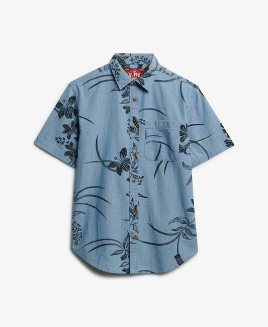Superdry-Vintage-Loom-Short-Sleeve-Shirt-Mid-Wash-Blue-Hawaiian men's Relaxed fit – the classic Superdry fit. Not too slim not too loose just right. Go for your normal size with a Single collar with button fastening and Single chest pocket Colour: Mid Wash Blue Hawaiian Material: 100% Organic Cotton