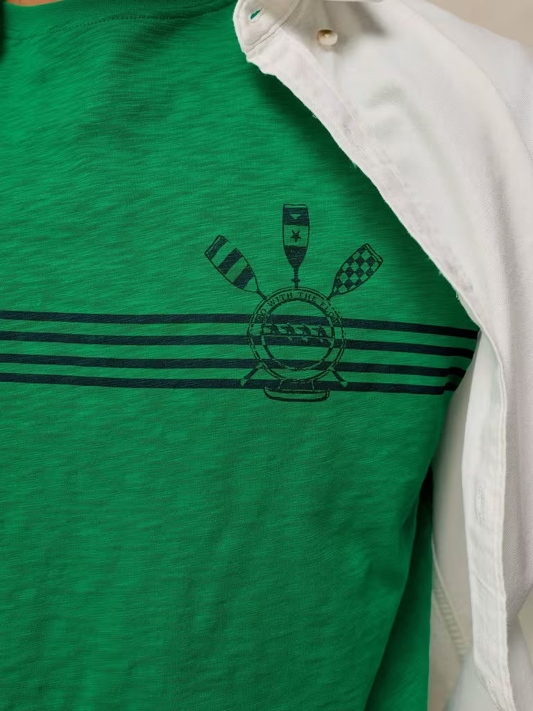 White Stuff Abersoch Graphic Tee Green Print. Men's Crew Neck with Short Sleeve that's Regular Fit and Machine Washable. 100% Cotton