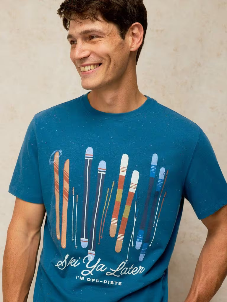 White Stuff Abersoch Graphic Tee Teal Print. Mens Crew Neck t-shirt with Short Sleeve that's Regular Fit and Machine Washable. Material: 95% Cotton & 5% Viscose Style Code: 446855