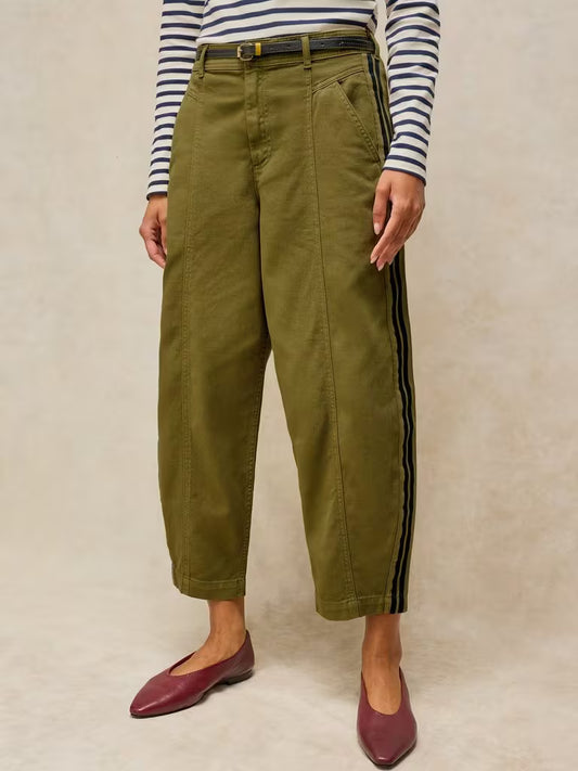 White Stuff Adeline Utility Barrel Trouser Khaki Green. Womens Relaxed Fit that are Ankle Length and Machine Washable. Material: 100% Organic Cotton