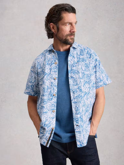 White Stuff Hayle SS Leaf Print Shirt White Print men Collar Short Sleeve that's Classic Fit and Machine Washable Colour: White Print Material: 100% Organic Cotton
