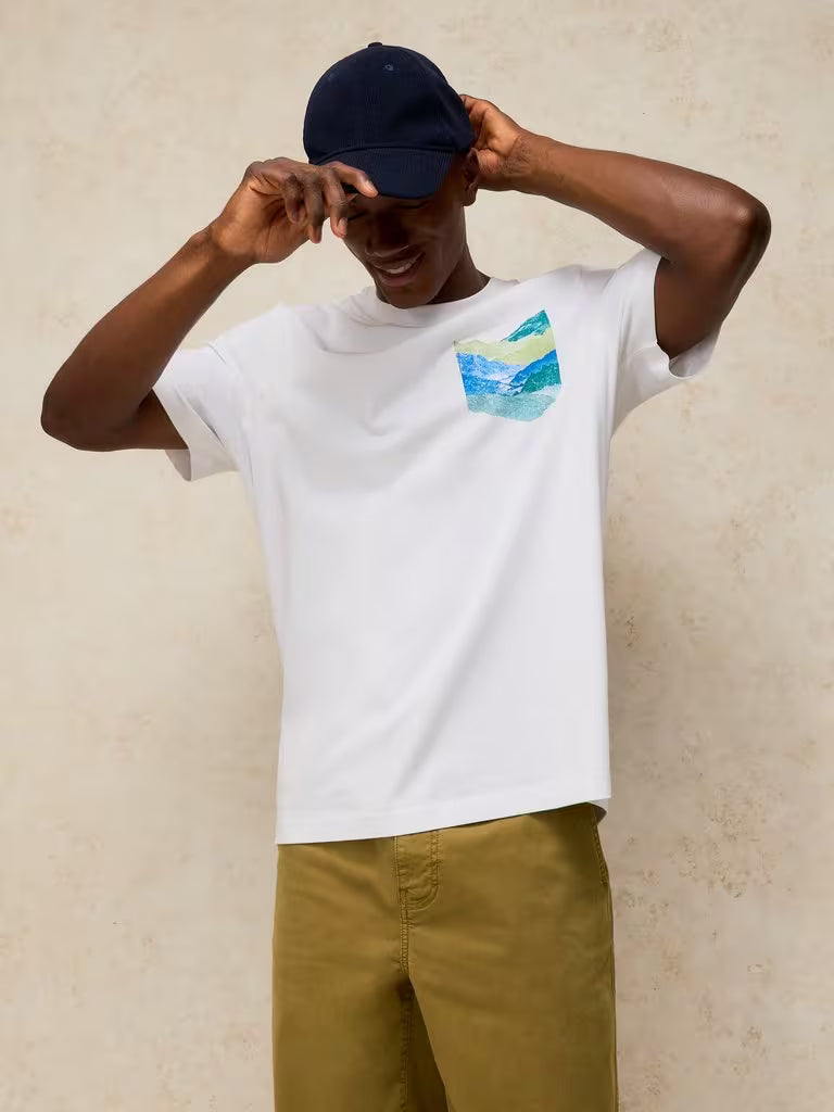 White Stuff Horsham Graphic Tee White Print. Men's Crew Neck tee with Short Sleeve that's Regular Fit and Machine Washable. Material: 100% Organic Cotton