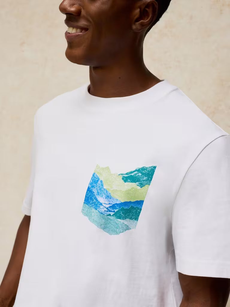 White Stuff Horsham Graphic Tee White Print. Men's Crew Neck tee with Short Sleeve that's Regular Fit and Machine Washable. Material: 100% Organic Cotton