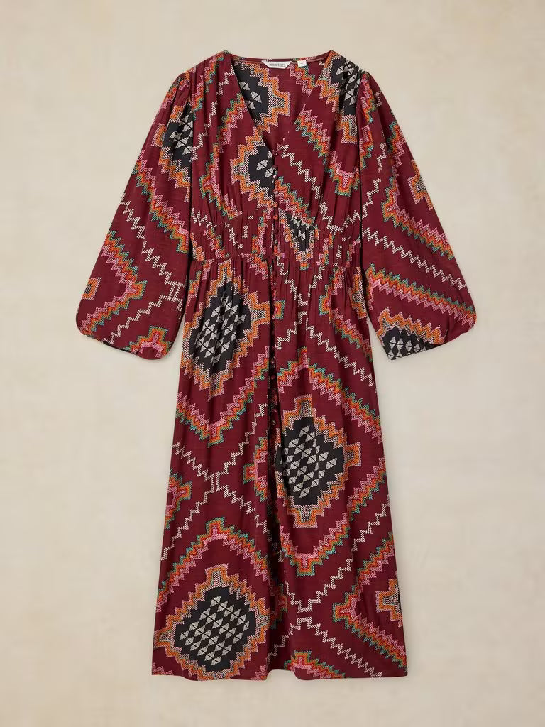 White Stuff Leela Midi Dress Plum Multi. Womens V Neck 3/4 Sleeve that's a Classic Fit Midi style and Machine Washable. Material: 51%Viscose (LENZING ™ ECOVERO ™) & 49% Viscose 