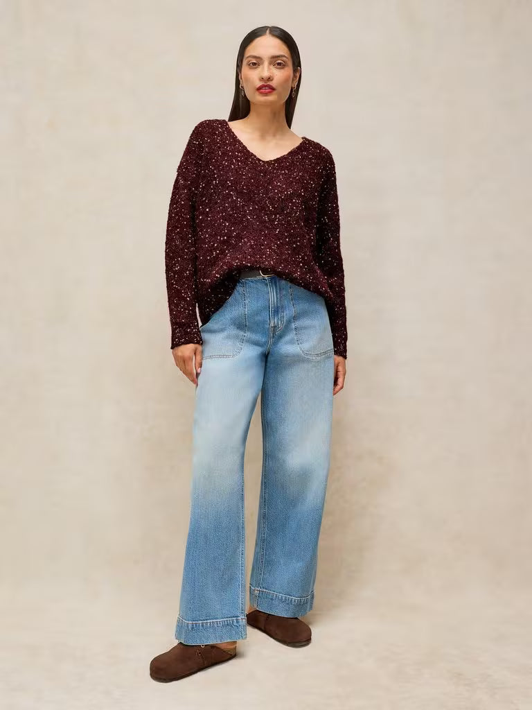 White Stuff Texture V Neck Jumper Dark Plum. Womens V Neck jumper with Long Sleeve that's Regular Fit and Machine Washable. Material: 77% Recycled Polyester, 17% Acrylic & 6% Wool 