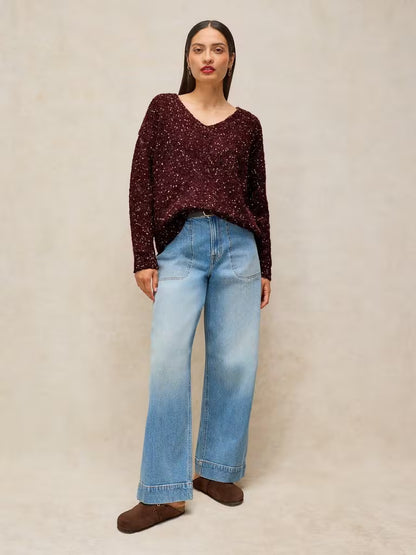 White Stuff Texture V Neck Jumper Dark Plum. Womens V Neck jumper with Long Sleeve that's Regular Fit and Machine Washable. Material: 77% Recycled Polyester, 17% Acrylic & 6% Wool 