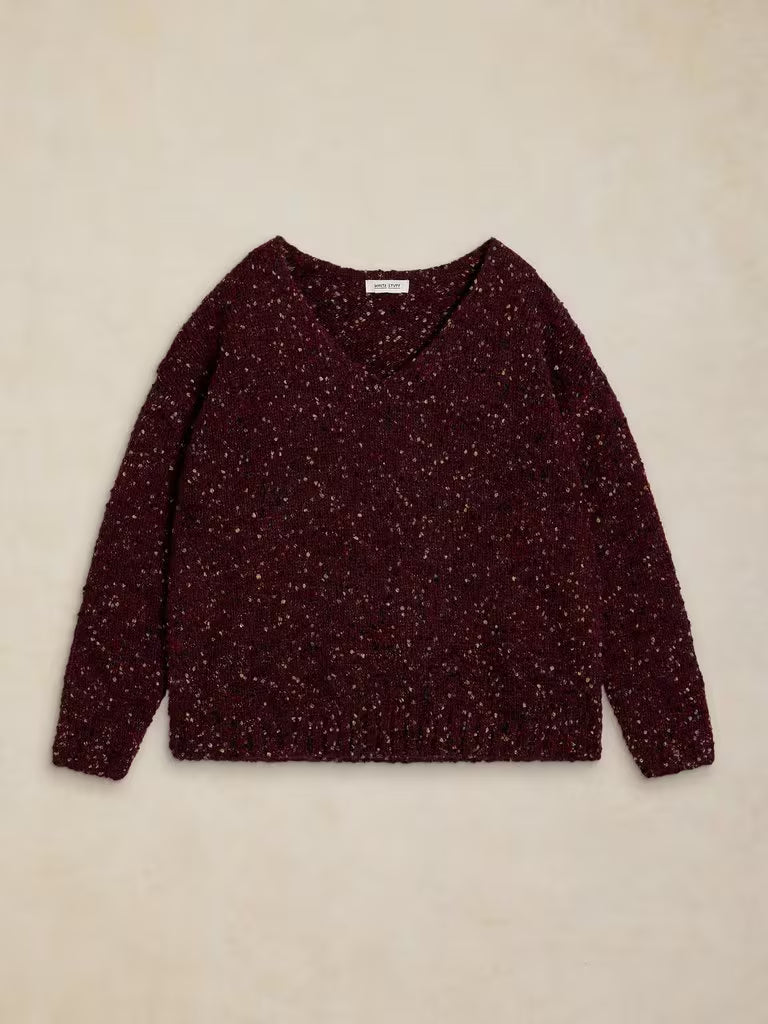 White Stuff Texture V Neck Jumper Dark Plum. Womens V Neck jumper with Long Sleeve that's Regular Fit and Machine Washable. Material: 77% Recycled Polyester, 17% Acrylic & 6% Wool 