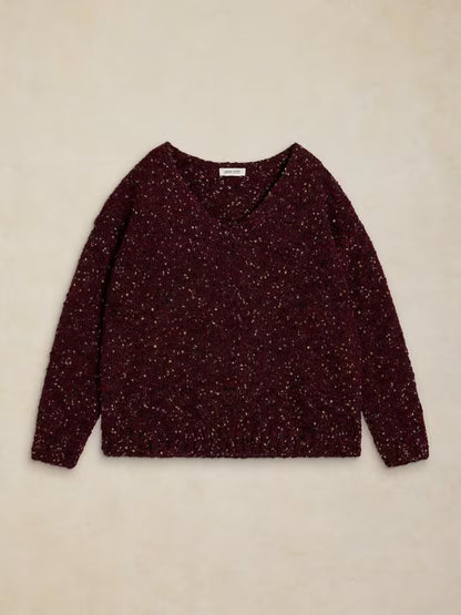 White Stuff Texture V Neck Jumper Dark Plum. Womens V Neck jumper with Long Sleeve that's Regular Fit and Machine Washable. Material: 77% Recycled Polyester, 17% Acrylic & 6% Wool 