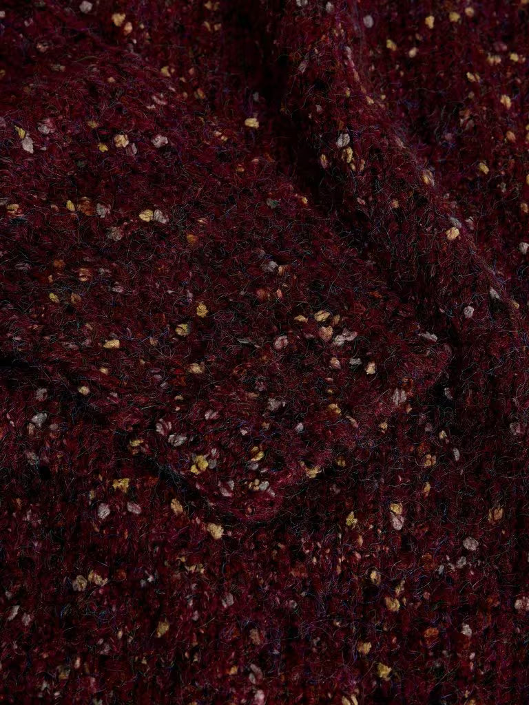 White Stuff Texture V Neck Jumper Dark Plum. Womens V Neck jumper with Long Sleeve that's Regular Fit and Machine Washable. Material: 77% Recycled Polyester, 17% Acrylic & 6% Wool 